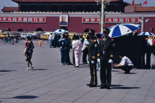 Kina95_005 Tiananmen Square - Beijing