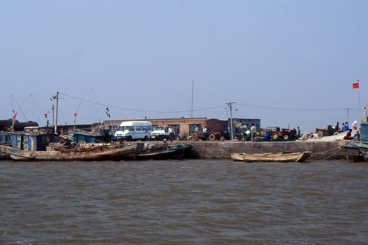 china98_176 Coming ashore to Laoyujian